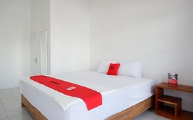 Reddoorz Plus Near Ums Solo